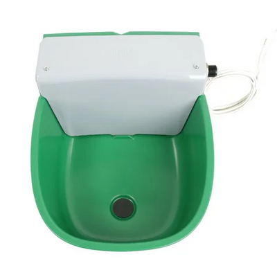 Grünes Pediküre-Fussbad mit integriertem weissen Heizgerät oben, seitlich Anschlusskabel, runder Abfluss im Boden.