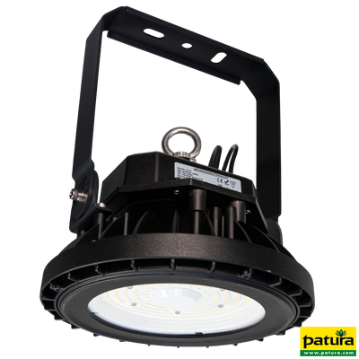 LED-Hallenstrahler mit schwarzer Aufhängung, rundem Leuchtkopf und COB-LED – industrielles Deckenlicht; Patura-Logo unten rechts.
