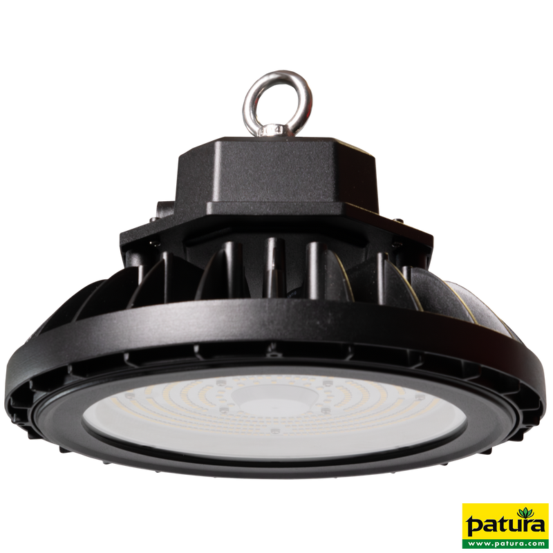 Industrie-LED-High-Bay-Leuchte mit schwarzem Gehäuse, Kühlrippen und Aufhängering; Patura-Logo unten rechts.