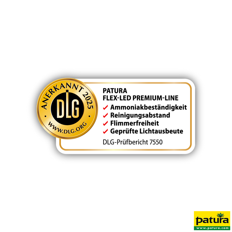 DLG-Prüfbericht 7550 Badge für Patura Flex-Led Premium-Line; goldenes Annerkannt-2025 Siegel links, weisses Etikett mit roten Häkchen und Text zu Ammoniakbeständigkeit, Reinigungsabstand, Flimmerfreiheit, Geprüfte Lichtausbeute, Patura-Logo unten rechts