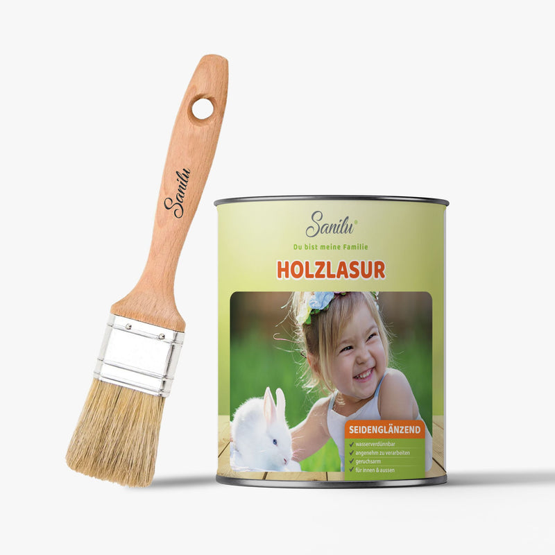 Holzlasur-Seidenglänzend Dose von Sanilu mit Holzpinsel daneben; grüne Verpackung zeigt ein lachendes Mädchen mit Kaninchen auf dem Etikett.
