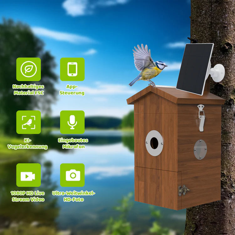 Smartes Holz-Vogelhaus am Baum mit seitlich montiertem Tablet; daneben ein Vogel im Flug; links grüne Icons mit Text: FSC-zertifiziertes Material, App-Steuerung, KI-Vogelkennung, eingebautes Mikrofon, 1080p HD Live-Stream-Video und Ultra-Weitwinkel-HD-Foto.