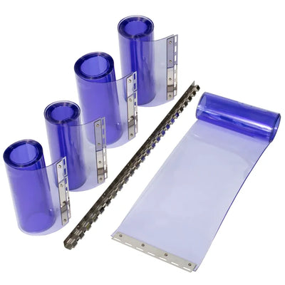 Vier blaue Kunststoffrollen mit Metallclips, eine transparente Laminierfolie und Bindematerial (Spiral-/Comb-Bindung) – Produktset