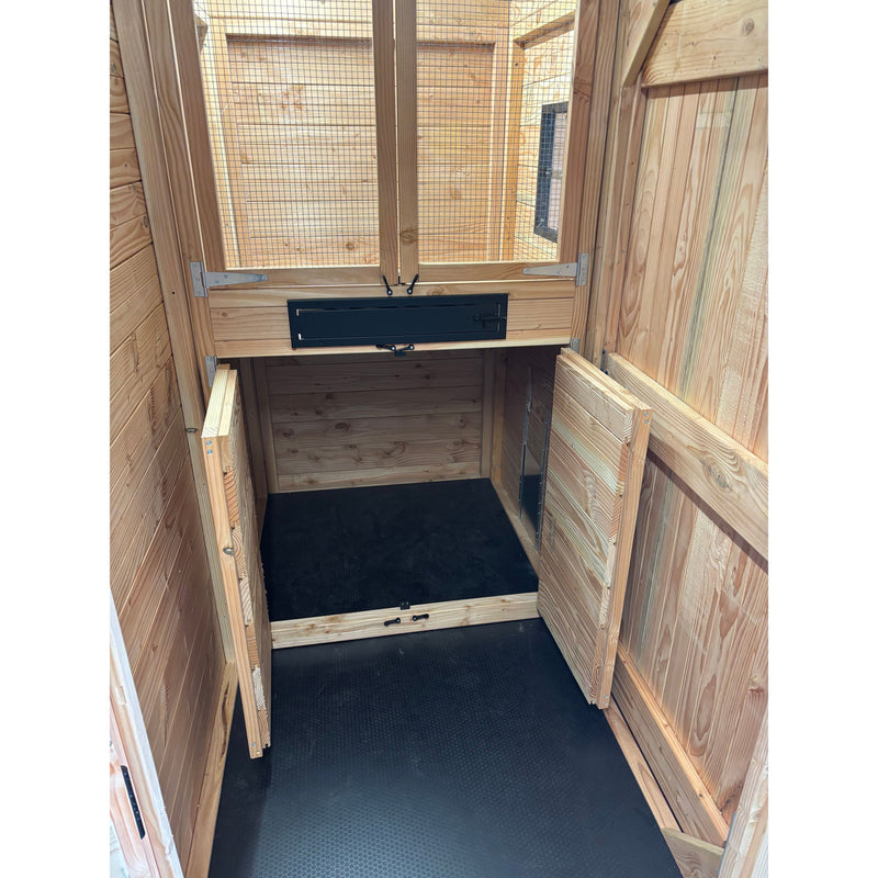 Zusatztür mit Futterstation für Stall Lucky